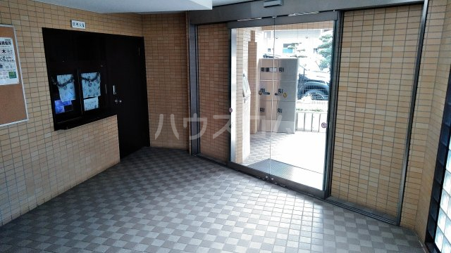 28/30 エントランス