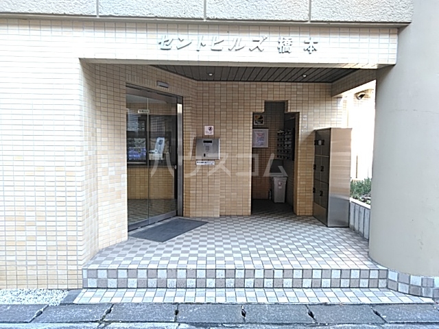 24/30 エントランス