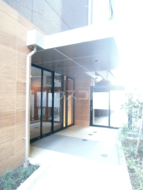 22/23 エントランス