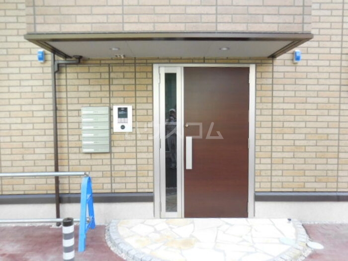 13/14 エントランス