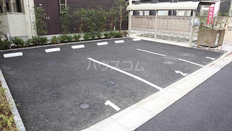 13/17 駐車場