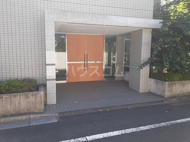 28/30 エントランス