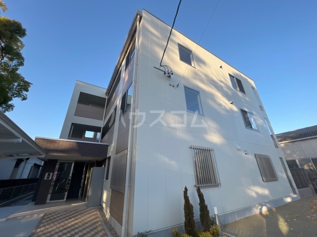 23/30 エントランス