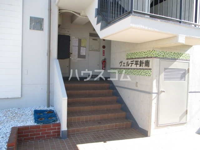 16/23 エントランス