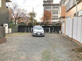 2/4 駐車場