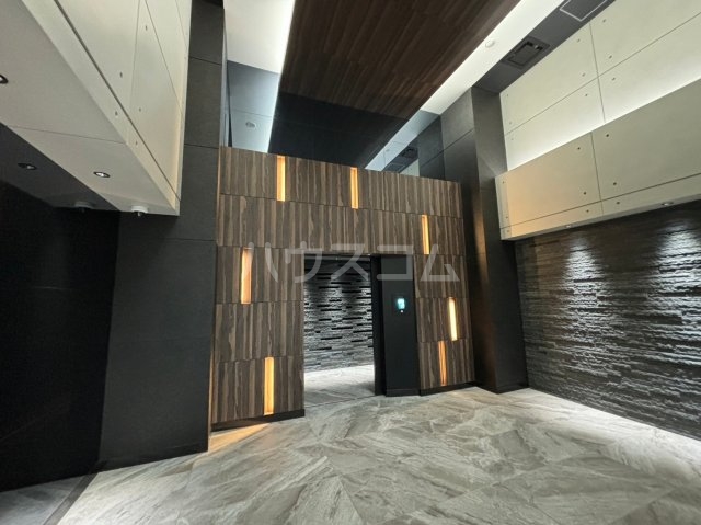 23/30 エントランス