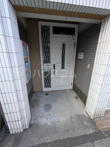 18/22 エントランス