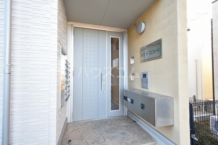 18/26 エントランス