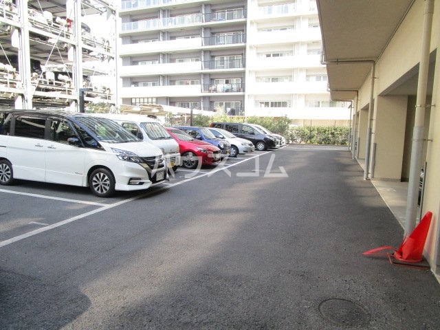 23/30 駐車場