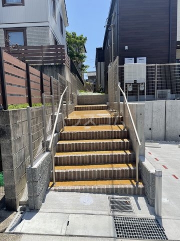 28/30 エントランス