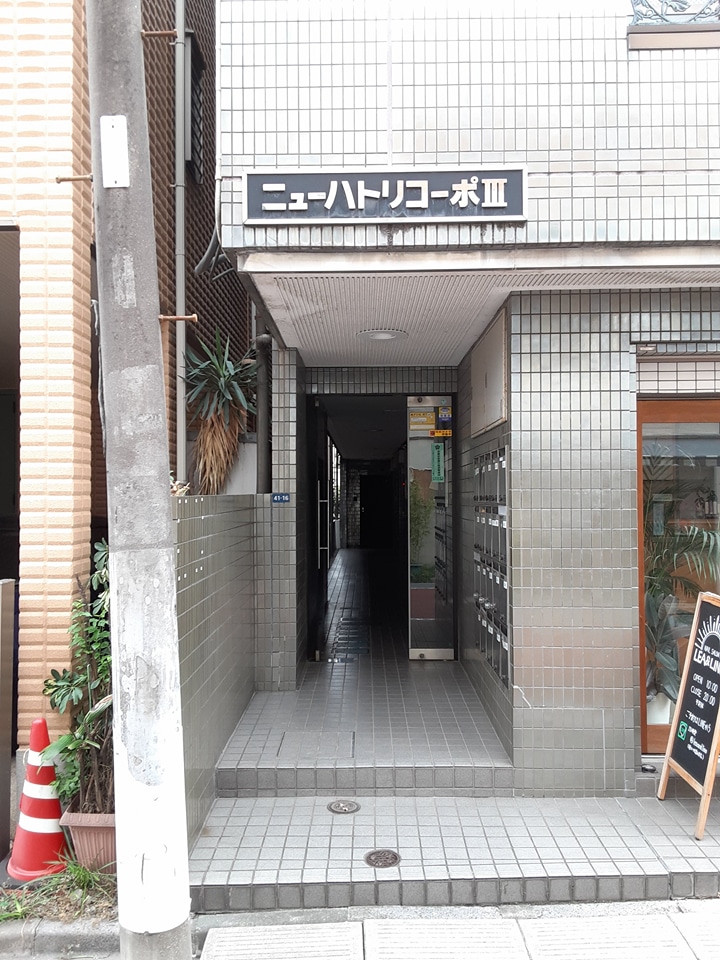 24/30 エントランス