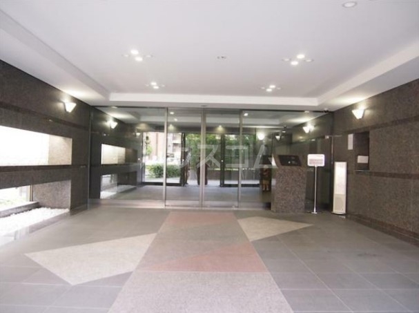 21/26 エントランス