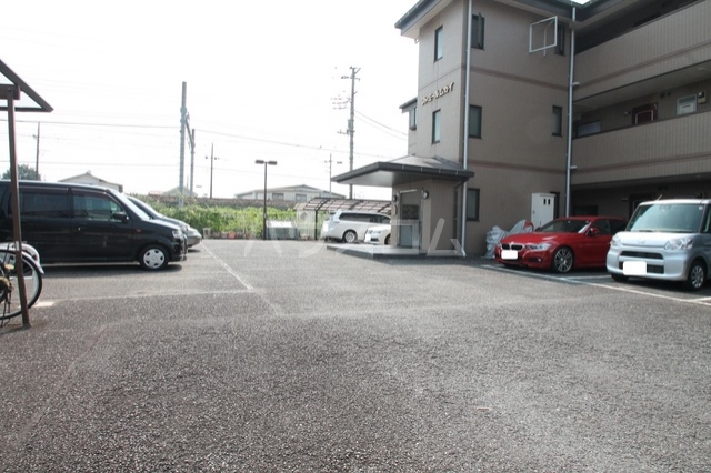 4/13 駐車場