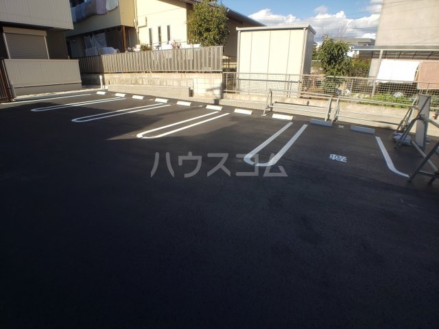 27/30 駐車場