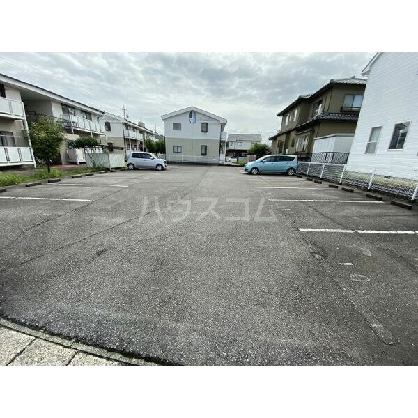 16/23 駐車場