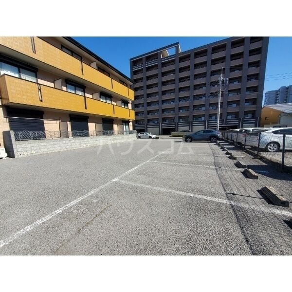 13/21 駐車場