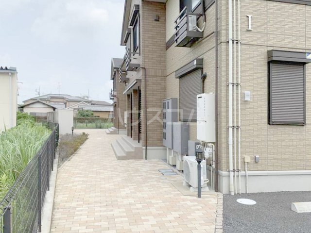 16/23 エントランス