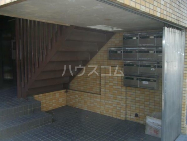 18/28 エントランス