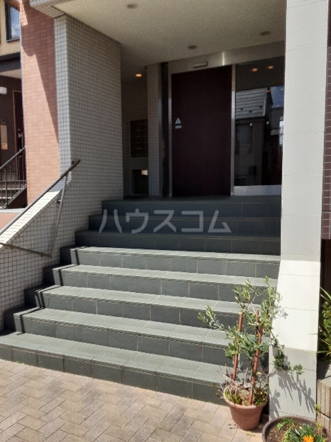3/3 エントランス