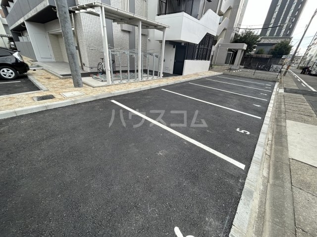 22/28 駐車場