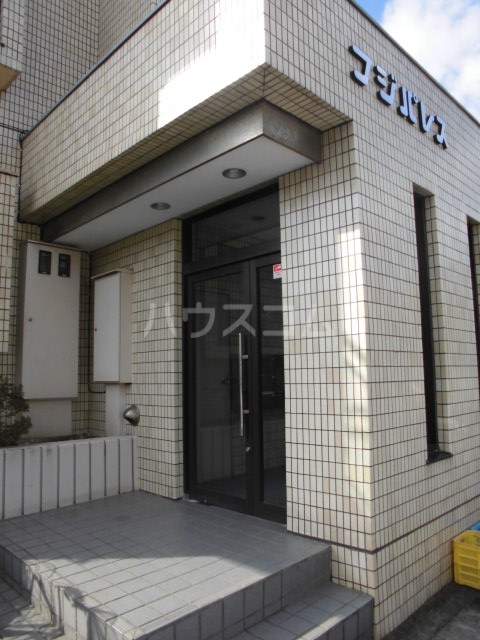 17/27 エントランス