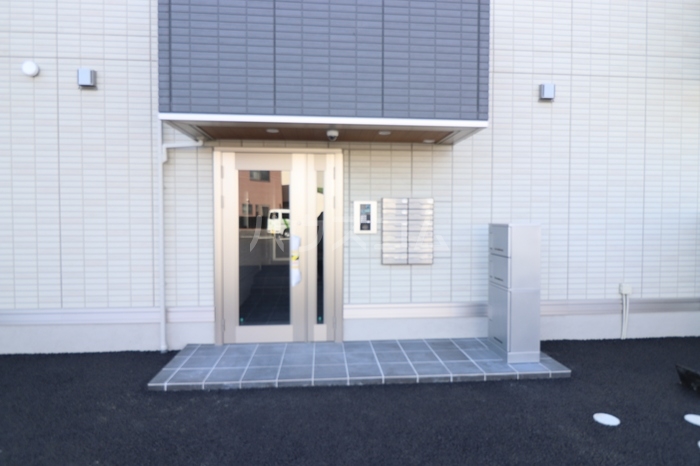 19/30 エントランス