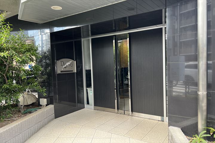 28/30 エントランス