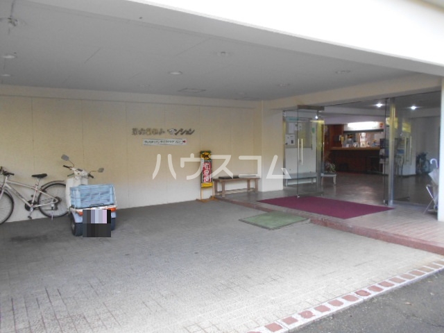 26/29 エントランス