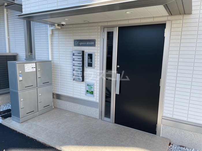 27/30 エントランス