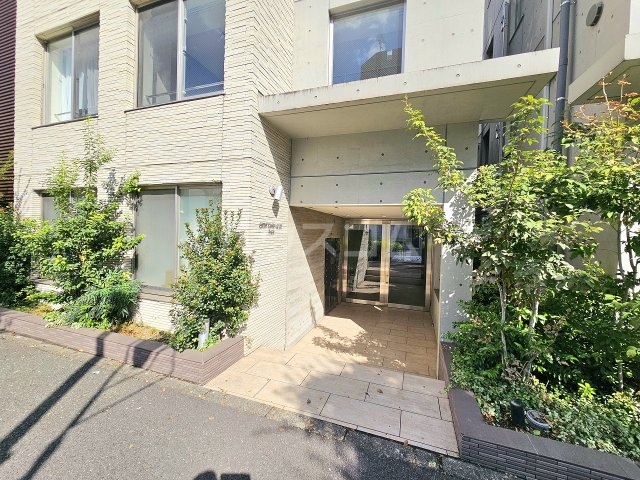 21/29 エントランス