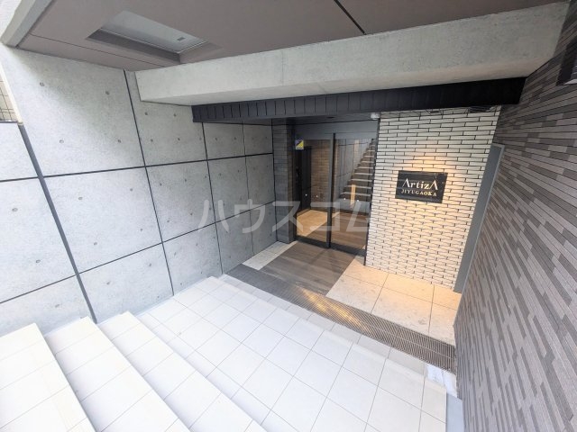 21/30 エントランス