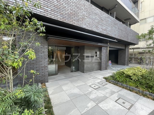 18/27 エントランス