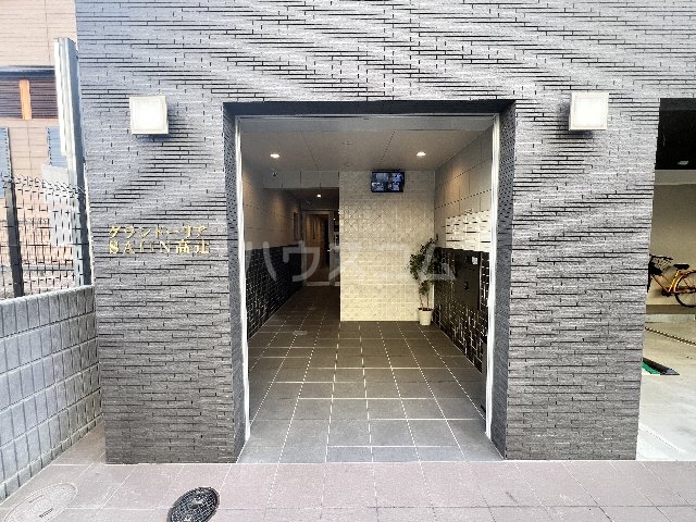 21/30 エントランス