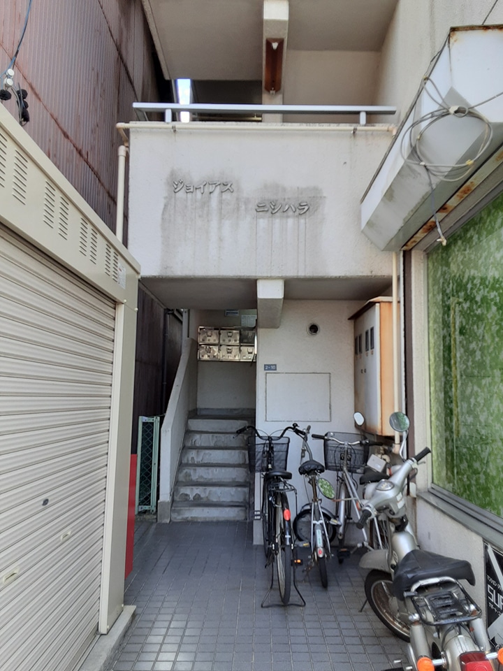 21/27 エントランス