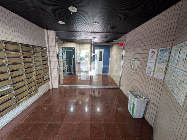 23/30 エントランス