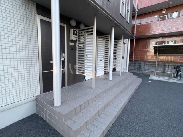 16/27 エントランス