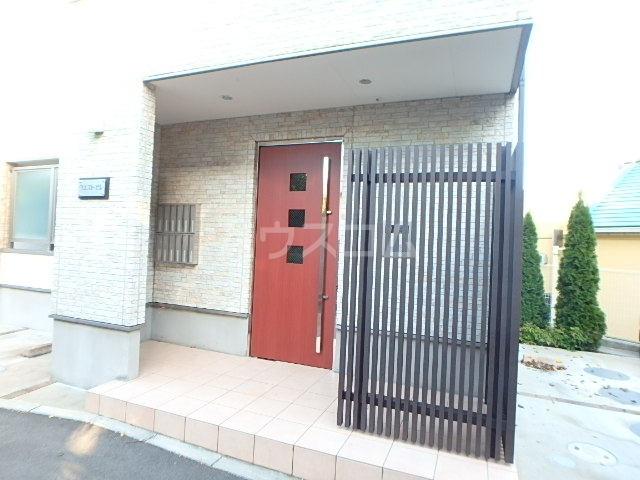 28/30 エントランス