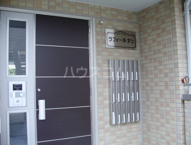 13/16 エントランス