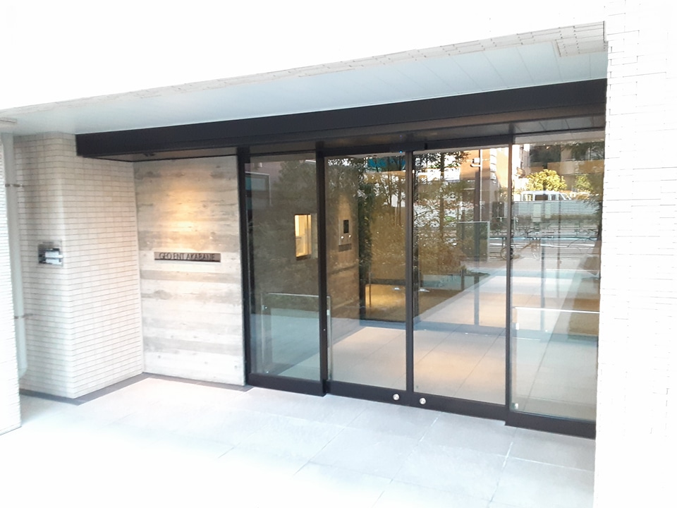 28/30 エントランス