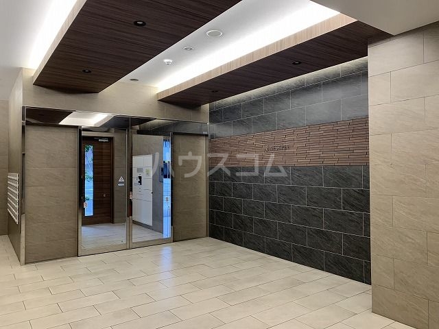 23/28 エントランス