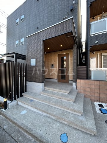 21/30 エントランス