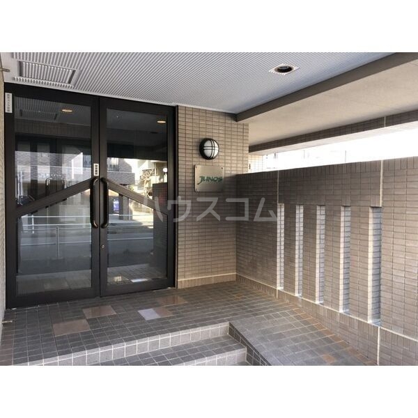 16/23 エントランス