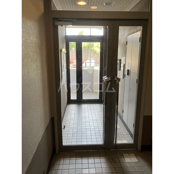 17/26 エントランス