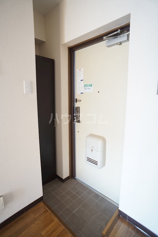 27/30 エントランス