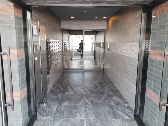 26/30 エントランス