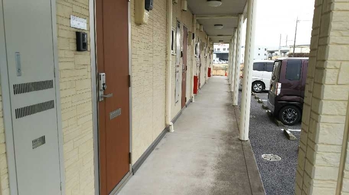 19/30 エントランス