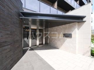 16/18 エントランス