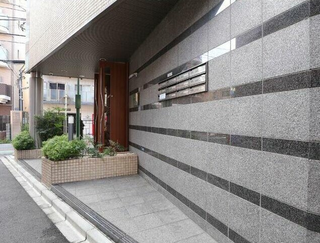 24/30 エントランス