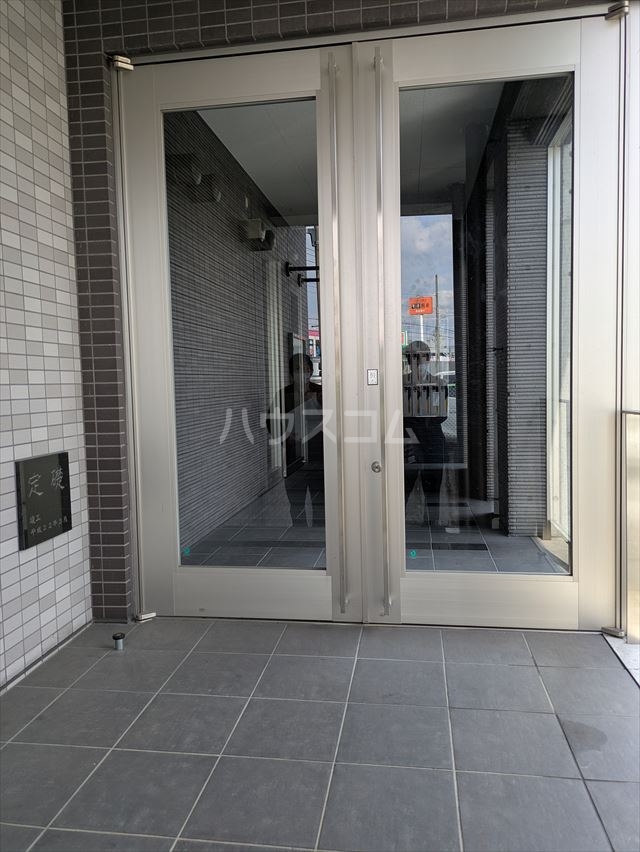 21/30 エントランス