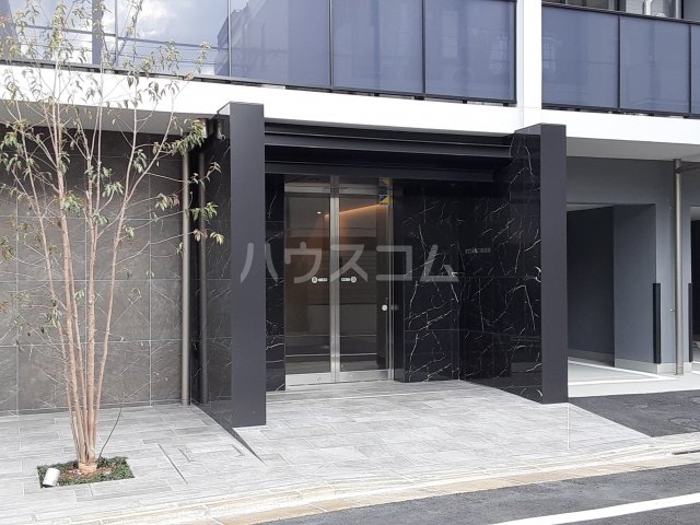 28/30 エントランス